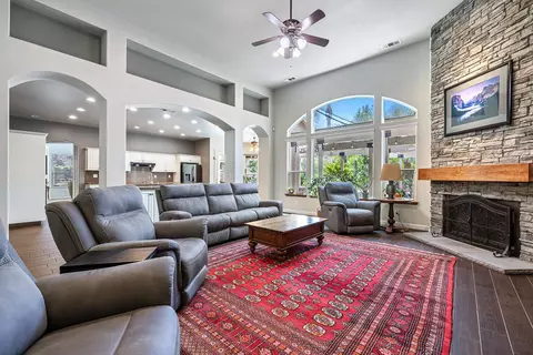Living - 356 Richmond Ave, Clovis, CA 93619 photo 3 of 3