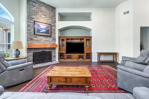Living - 356 Richmond Ave, Clovis, CA 93619 photo 2 of 3