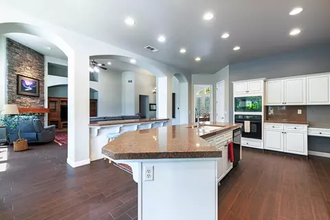 Kitchen - 356 Richmond Ave, Clovis, CA 93619 photo 4 of 6