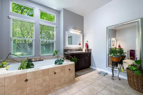 Bath - 356 Richmond Ave, Clovis, CA 93619 photo 3 of 6