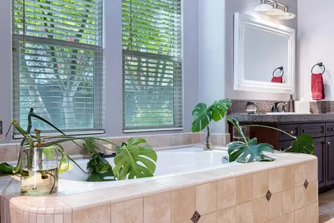 Bath - 356 Richmond Ave, Clovis, CA 93619 photo 6 of 6