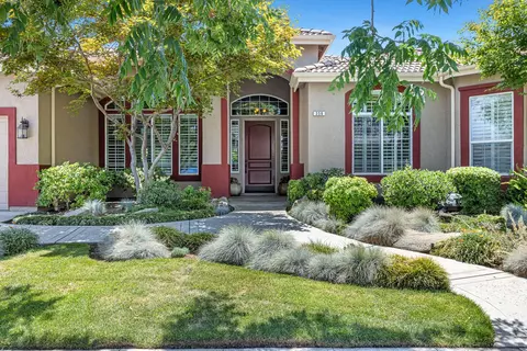 Exterior - 356 Richmond Ave, Clovis, CA 93619 photo 4 of 19