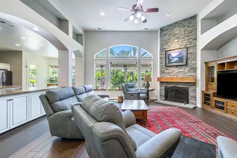Living - 356 Richmond Ave, Clovis, CA 93619 photo 1 of 3