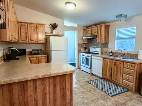 Kitchen - 39950 Millwood Rd, Dunlap, CA 93621 photo 2 of 3