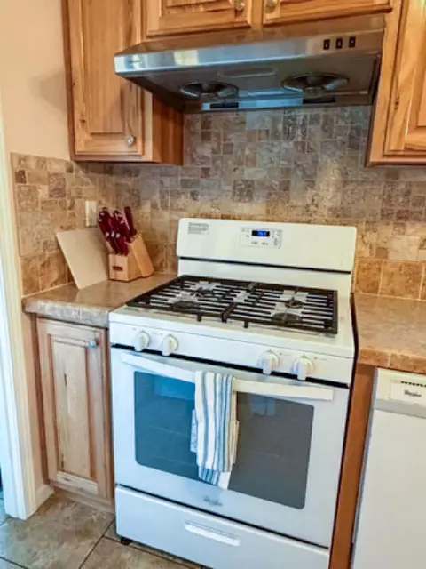 Kitchen - 39950 Millwood Rd, Dunlap, CA 93621 photo 3 of 3