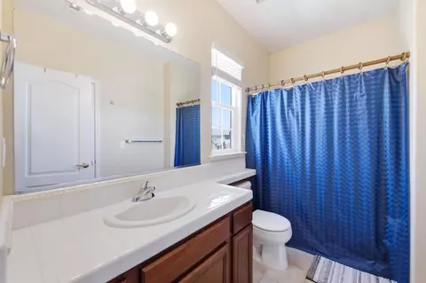 Bath - 26 W Siena Ln, Clovis, CA 93619 photo 3 of 3
