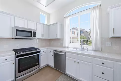 Kitchen - 26 W Siena Ln, Clovis, CA 93619 photo 3 of 4