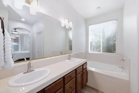 Bath - 26 W Siena Ln, Clovis, CA 93619 photo 2 of 3