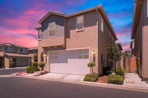 Exterior - 1909 Kelly Ln, Clovis, CA 93611 photo 15 of 18