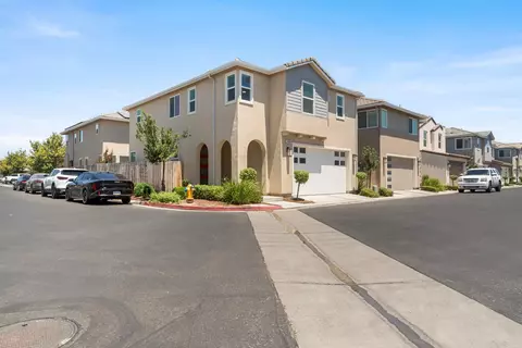 Exterior - 1909 Kelly Ln, Clovis, CA 93611 photo 3 of 18