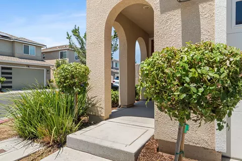 Exterior - 1909 Kelly Ln, Clovis, CA 93611 photo 9 of 18