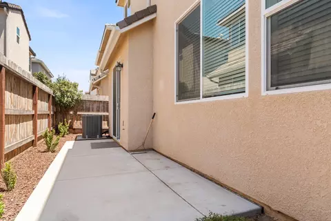 Exterior - 1909 Kelly Ln, Clovis, CA 93611 photo 10 of 18