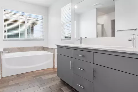 Bath - 1909 Kelly Ln, Clovis, CA 93611 photo 5 of 7