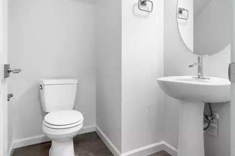 Bath - 1909 Kelly Ln, Clovis, CA 93611 photo 1 of 7