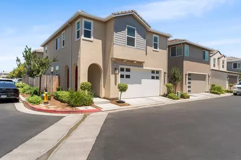 Exterior - 1909 Kelly Ln, Clovis, CA 93611 photo 2 of 18