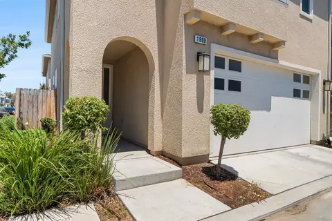 Exterior - 1909 Kelly Ln, Clovis, CA 93611 photo 5 of 18