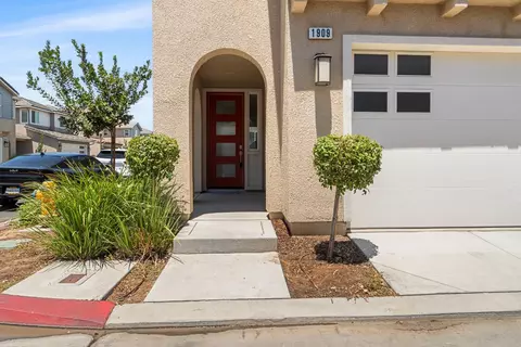 Exterior - 1909 Kelly Ln, Clovis, CA 93611 photo 7 of 18
