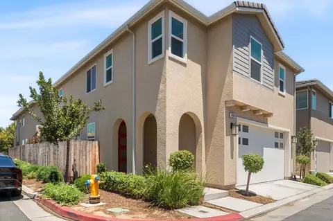 Exterior - 1909 Kelly Ln, Clovis, CA 93611 photo 6 of 18