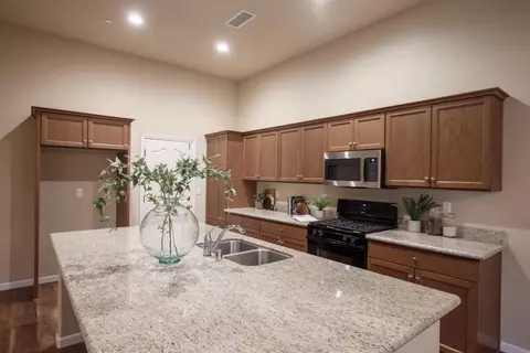 739 Hermosa Ave, Clovis, CA 93619 photo 4