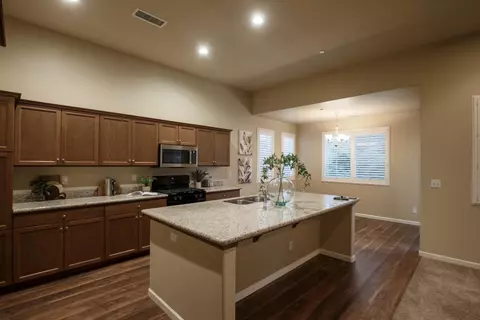 739 Hermosa Ave, Clovis, CA 93619 photo 3