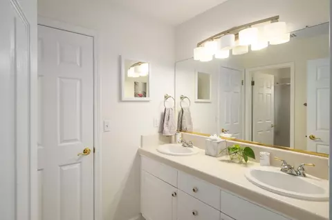 Bath - 741 N Oxford Ave, Clovis, CA 93611 photo 1 of 4