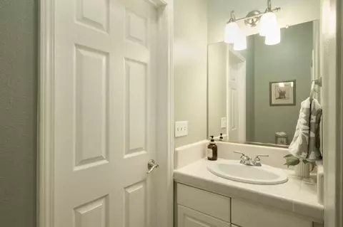 Bath - 741 N Oxford Ave, Clovis, CA 93611 photo 2 of 4