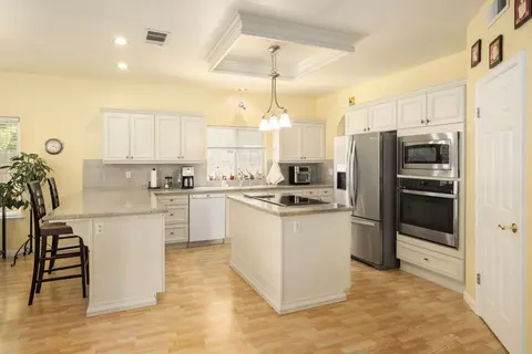 741 N Oxford Ave, Clovis, CA 93611 photo 3