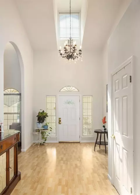 Entry Way - 741 N Oxford Ave, Clovis, CA 93611 photo 2 of 4