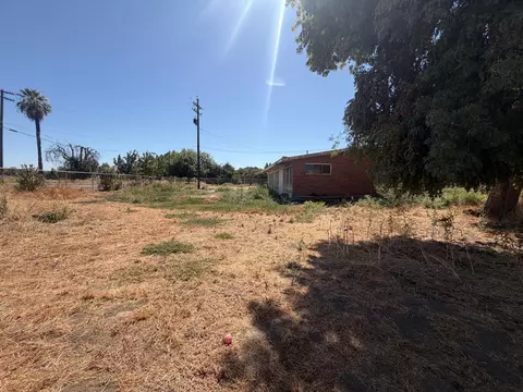 Exterior - 17577 Iona Ave, Lemoore, CA 93245 photo 5 of 8