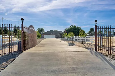 16900 Monreal Rd, Madera, CA 93636 photo 3