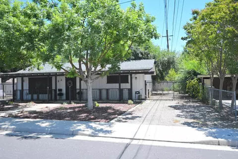 323 Elm Ave, Clovis, CA 93612 photo 2