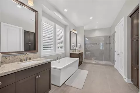 Bath - 3396 Trenton Ave, Clovis, CA 93619 photo 4 of 6