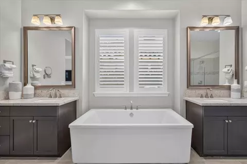 Bath - 3396 Trenton Ave, Clovis, CA 93619 photo 5 of 6