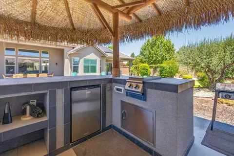 Kitchen - 3396 Trenton Ave, Clovis, CA 93619 photo 8 of 10