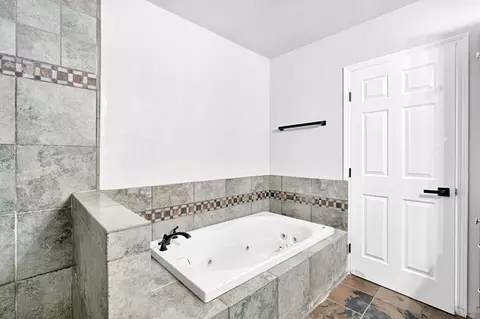 Bath - 4416 E Curran Dr, Fresno, CA 93703 photo 3 of 3