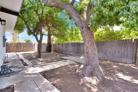Exterior - 4416 E Curran Dr, Fresno, CA 93703 photo 5 of 8