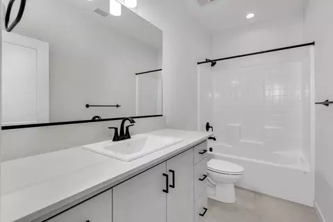 Bath - 4035 Braden, Madera, CA 93636 photo 3 of 3