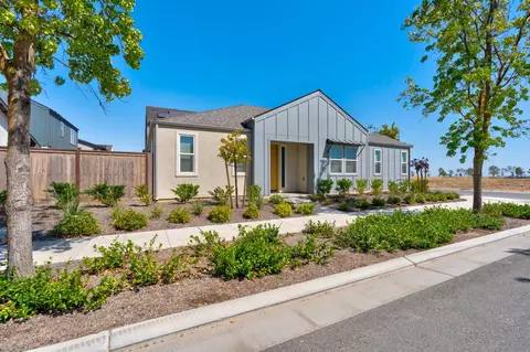 Exterior - 4035 Braden, Madera, CA 93636 photo 9 of 16