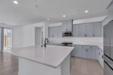Kitchen - 4035 Braden, Madera, CA 93636 photo 2 of 6