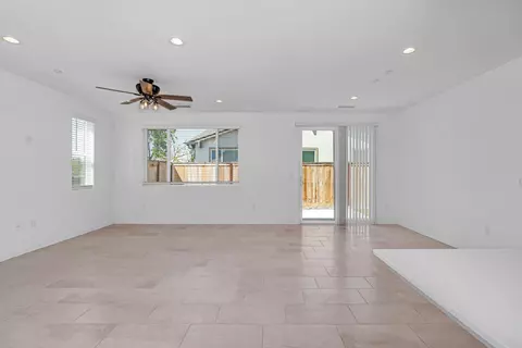 Living - 4035 Braden, Madera, CA 93636 photo 2 of 4