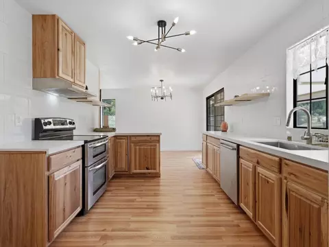 Kitchen - 40446 Goldside Dr, Oakhurst, CA 93644 photo 6 of 6