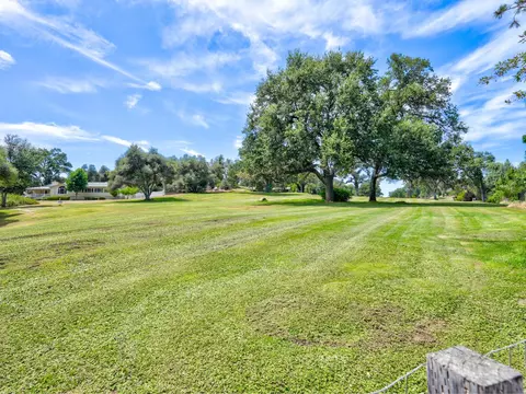 Exterior - 40446 Goldside Dr, Oakhurst, CA 93644 photo 11 of 14