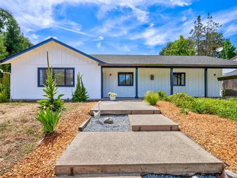 Exterior - 40446 Goldside Dr, Oakhurst, CA 93644 photo 3 of 14