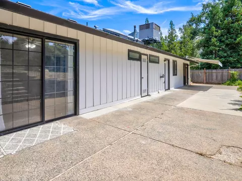 Exterior - 40446 Goldside Dr, Oakhurst, CA 93644 photo 10 of 14