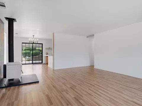 Living - 40446 Goldside Dr, Oakhurst, CA 93644 photo 2 of 6