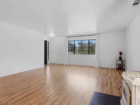 Living - 40446 Goldside Dr, Oakhurst, CA 93644 photo 4 of 6