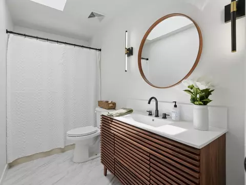 Bath - 40446 Goldside Dr, Oakhurst, CA 93644 photo 1 of 3