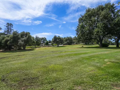 Exterior - 40446 Goldside Dr, Oakhurst, CA 93644 photo 12 of 14