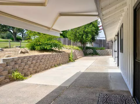 Exterior - 40446 Goldside Dr, Oakhurst, CA 93644 photo 7 of 14