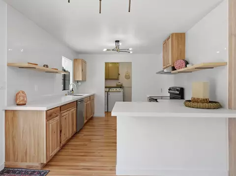 Kitchen - 40446 Goldside Dr, Oakhurst, CA 93644 photo 1 of 6